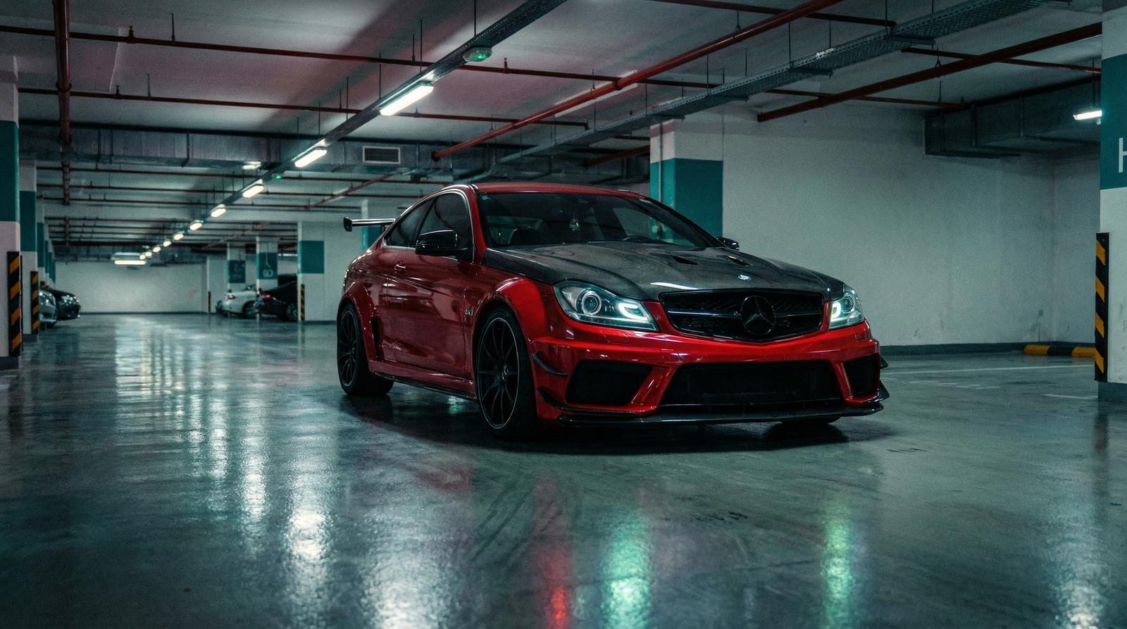 小黄片改装视频 - AMG C63宽体改装视频演示